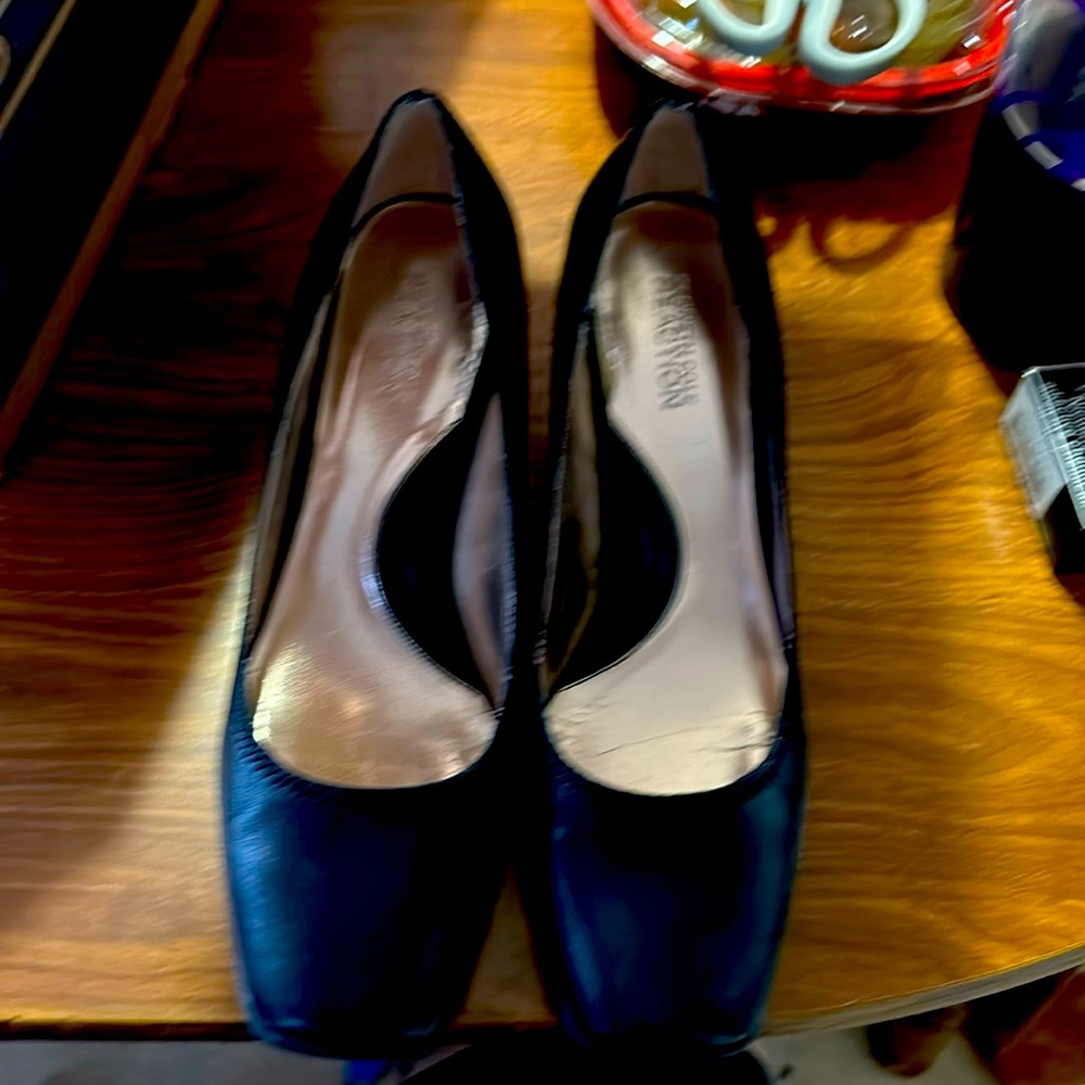 Kenneth Cole Reaction pumps/ heals.